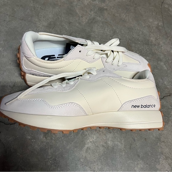 New Balance 327 - Picture 6 of 8